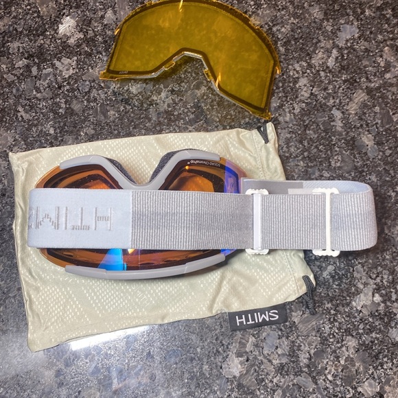 Smith Squad Snow Goggles Cloudgrey ChromaPop Storm Rose Flash /Yellow Lens Ski - Picture 7 of 7